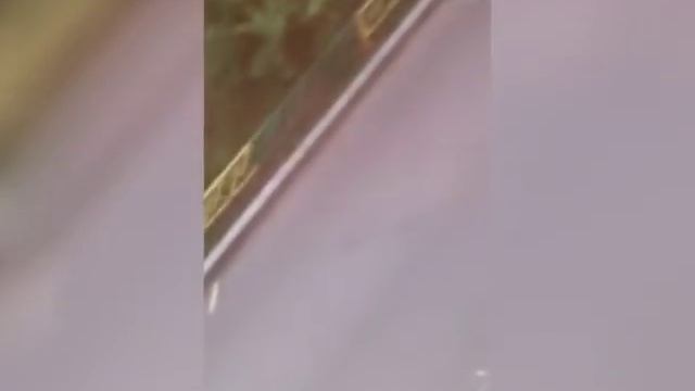 В Красноярске мужчина повредил несколько машин арматурой