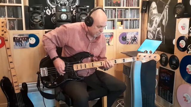 The OffspringThe Future Is NowBass.