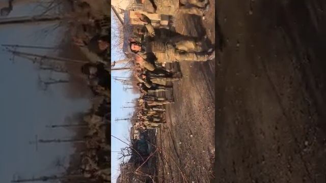 Украинский фронт. Колонна пленных ВСУ, сдавшихся в Мариуполе