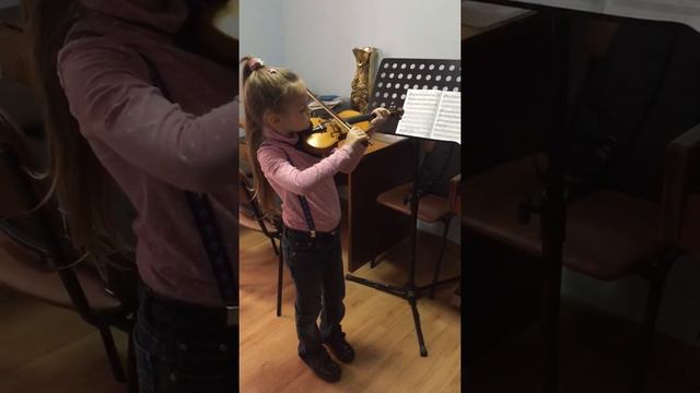 «Аллегретто» В.Моцарт, исп. Кристина Саксонова 6 лет.