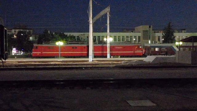 «Большая редкость!»ВЛ10-1886 с вагоном 