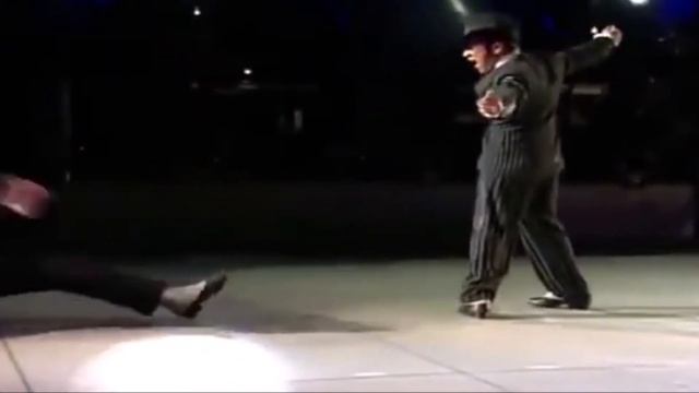 В неоновой сказке огней!