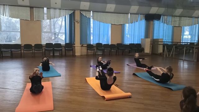 Пластическое воспитание/ Упражнения для УКРЕПЛЕНИЯ МЫШЦ.