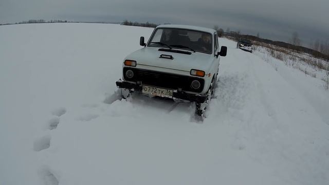 Нива и УАЗ в снегу!