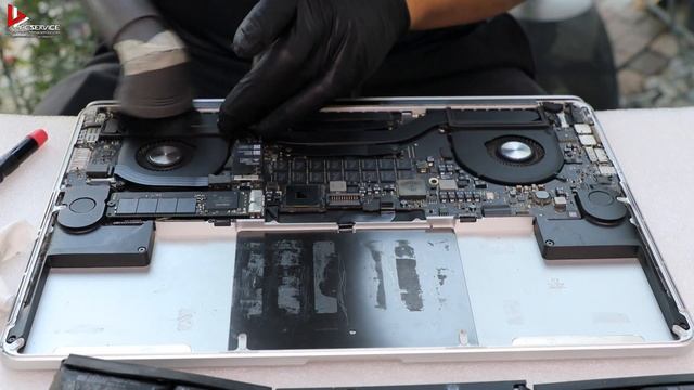 เปลี่ยนแบตเตอรี่ Macbook Pro 15