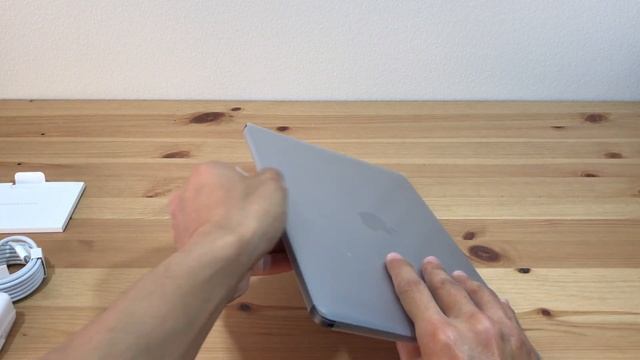 Unboxing The 12-Inch Macbook (Space Gray, 2017) (Plus Keyboard Comparison Vs. Older Models)