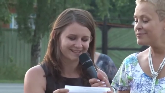 ПРИКОЛЬНО ДЕВКА ТАНЦУЕТ