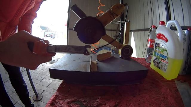 Ремонт дверей: снятие обшивки и замена ручек