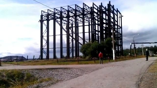 Огромный падающий скелет здания ЖЕСТЬ!!!