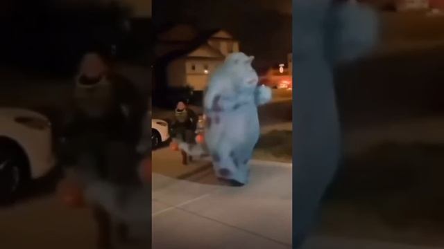 что он творит