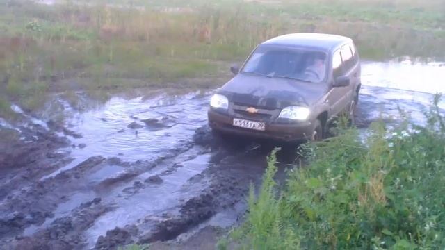 шевроле нива и нива 3D гонки по лужам Niva and Chevrolet Niva 3D race through the puddles