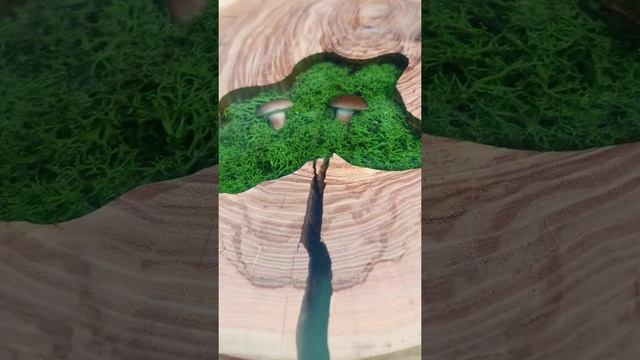 Столик из спила ясеня с грибами