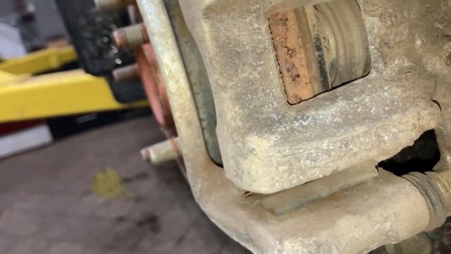 Замена тормозных колодок и дисков