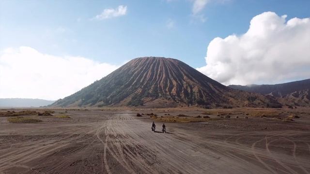 HIKING ACTIVE VOLCANO MOUNT BROMO - EAST JAVA INDONESIA