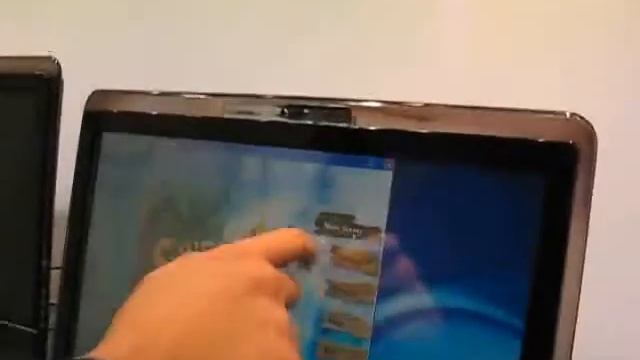 Nikola Stanojević Prikazuje MSI NetTop Touch