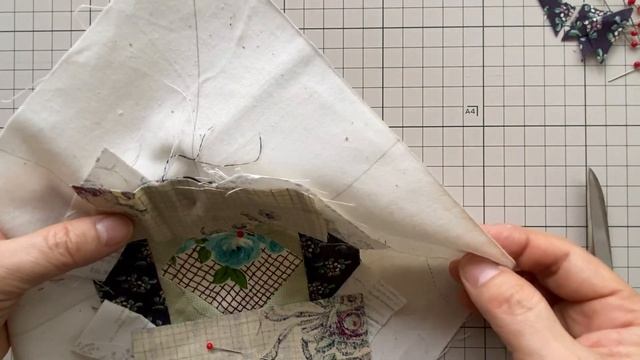 残り布使用して【簡単】パイナップルパターンのタペストリーを作る動画です。難しそうなのに意外に作れてしまうよ