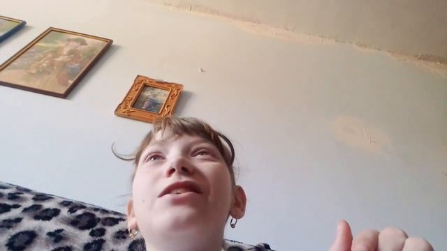 Ждите новое видео скрытая камера на уроке и влог как я с подружкой иду домой/ola I Yulya Games