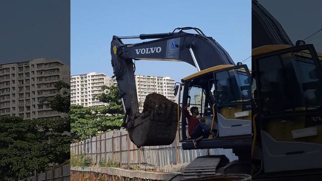 #operator #volvo Machine Excavator 300DL #bucket