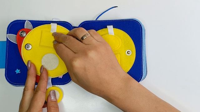 Развивающая книжка игрушка из фетра для мальчика 0-3 лет.