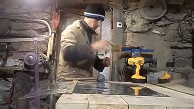 Соединение метала в замок