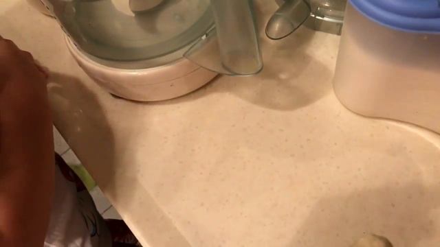 Готовим молочный коктейль ?  с бананом и мороженым