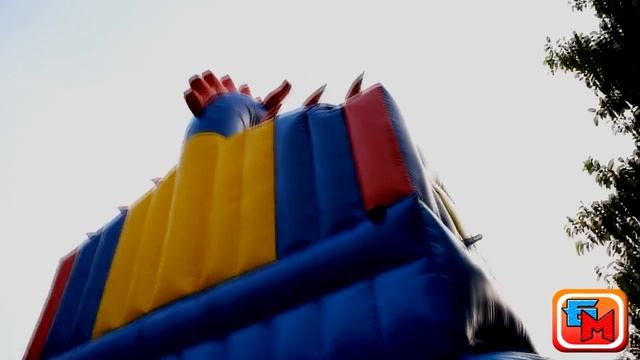 Надувной батут-горка Дракон размер 11х6х9 м.