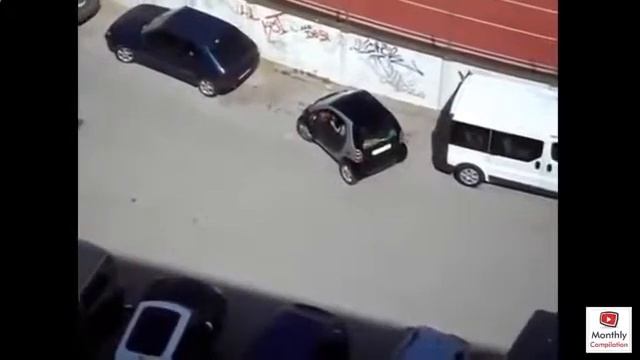 Блондинка рулит -  берегись ! Поучитесь парковаться...у блондинки !