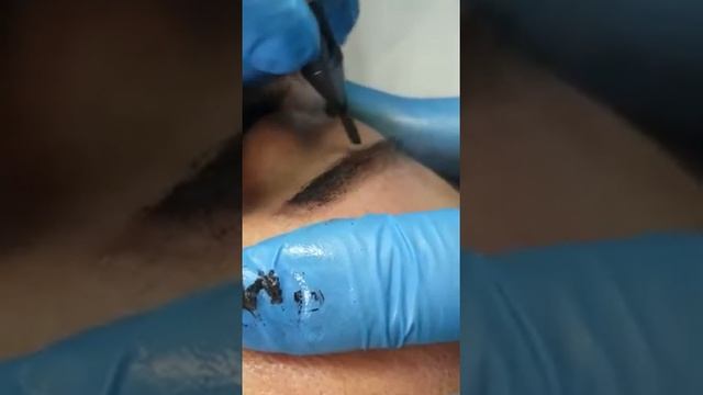 Процесс обучения перманентному макияжу в шокле Beauty SchooL