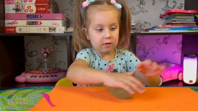 Диана лепит из слайма / Поделки из слайма / Слайм