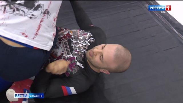 Бразилиаг джиу джитсуйæ сау роны хицау Маматы Петр скодта дæсныйадæвдисæг ахуыртæ