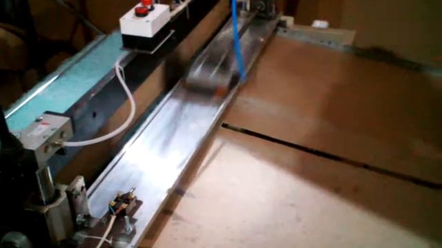 Машинка для резки стекловаты.