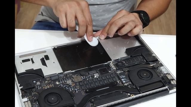 Late 2014 MacBook Pro 15' Battery Replacement D.I.Y