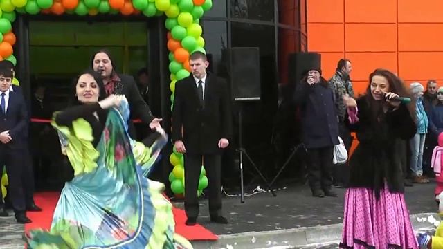 Открытие супермаркета 