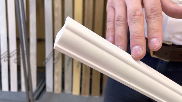 Молдинг из полистирола высокой плотности  HI WOOD LB32 под подсветку 32,5мм х 24мм х 2,0м.