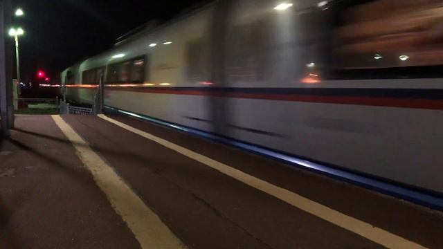 🚇 Высокоскоростной поезд 