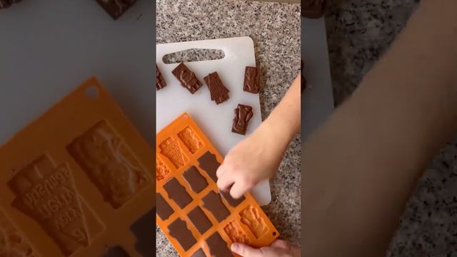 8/ 30 дней шоколадаТрюфели и конфеты нарезные, новогодние шоколадки и подарки