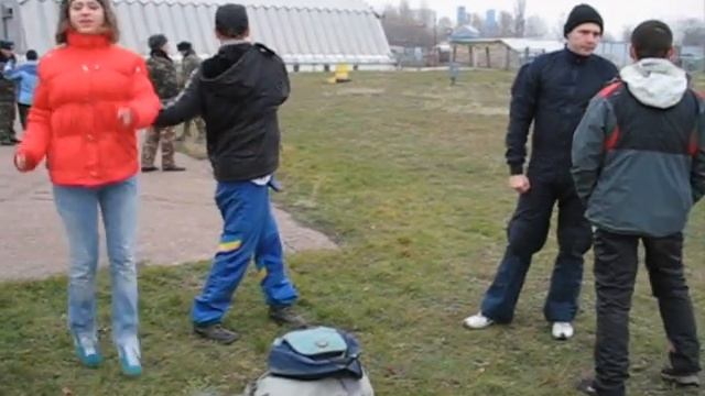 16 парашютистов в микроавтобусе