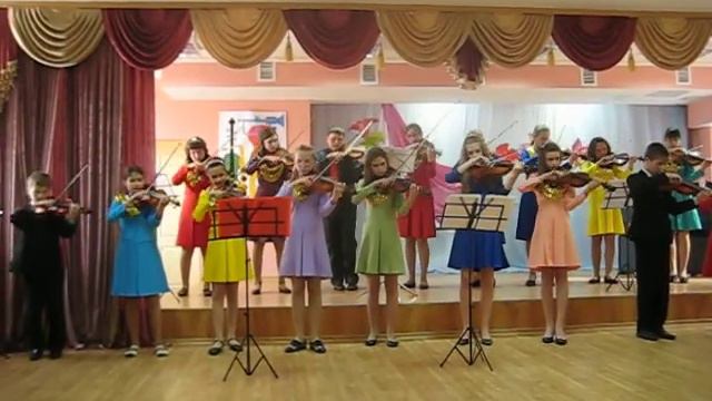 ансамбль скрипачей харцызск 2011май 004