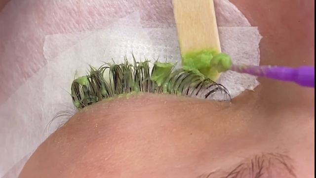 Снятие наращенных ресниц