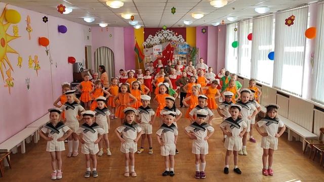 Праздник посвященный Дню Победы. Песня от детей.