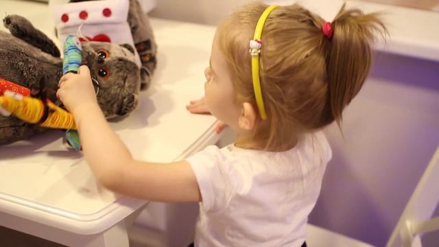 Игрушка кот Басик & Ко открываем коробки реакция