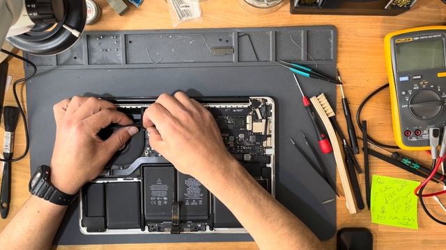 MacBook Pro 2015 Battery Replacement & Firmware Lock Part 3 Of 4