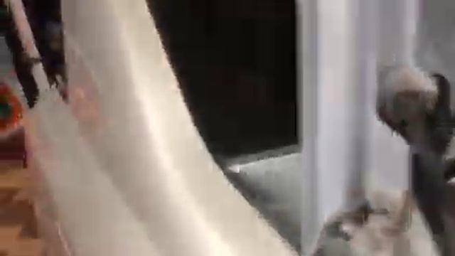 Очистили и обезжирили поверхности салона Хендай Соната НФ и приступаем к монтажу виброизоляции