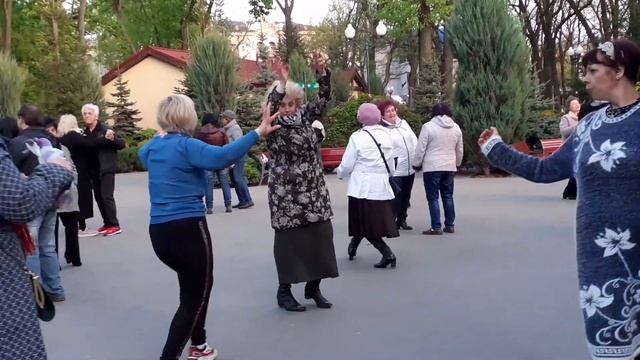 НЕДОЛЮБИЛА, Я В ТОТ КОРОТКИЙ ВЕЧЕР!??/ТАНЦЫ В ПАРКЕ ГОРЬКОГО ХАРЬКОВ МАЙ 2021