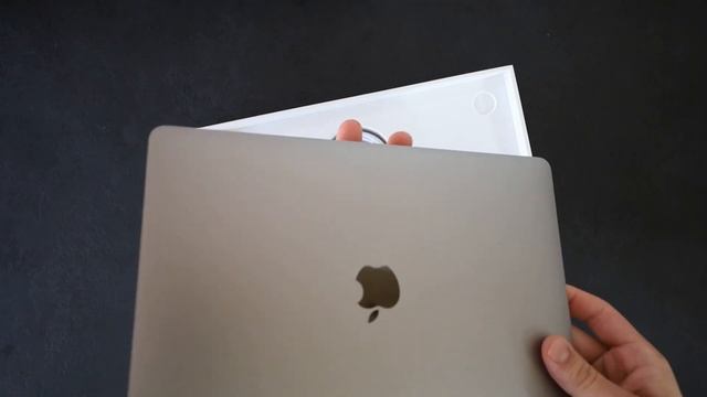 Unboxing The 2020 13” MacBook Air In Space Gray
