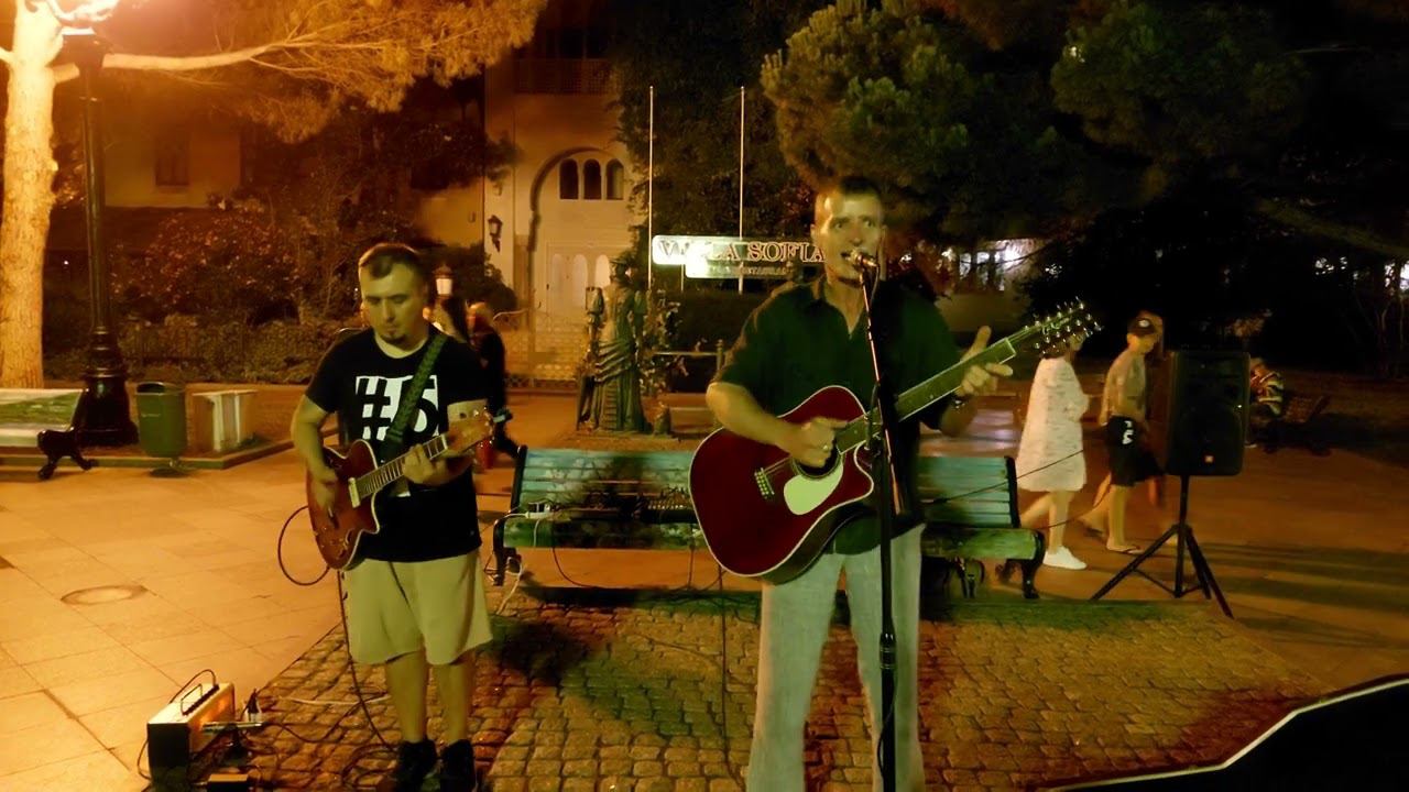 Ялта. Набережная. Вечер. Живая музыка.