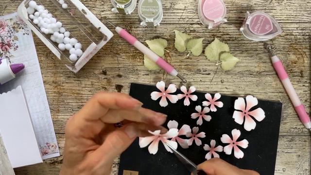 FBLive - Slimline Pocket Kaart Met ECD Paper Flowers 1874 Met Jenine - 21 Juli