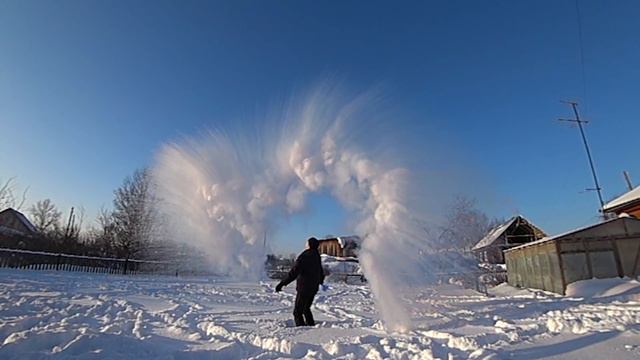 Развлечения в Сибири. Фейерверк из кипятка