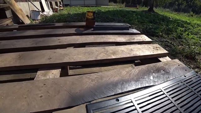 Покрыли потолок, сделали перила и отреставрировали СОВЕТСКИЙ морозильник. / купили дом в деревне