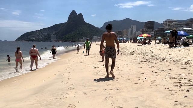 Хороший день на пляже Ипанема Бразилия _ прогулка по пляжу